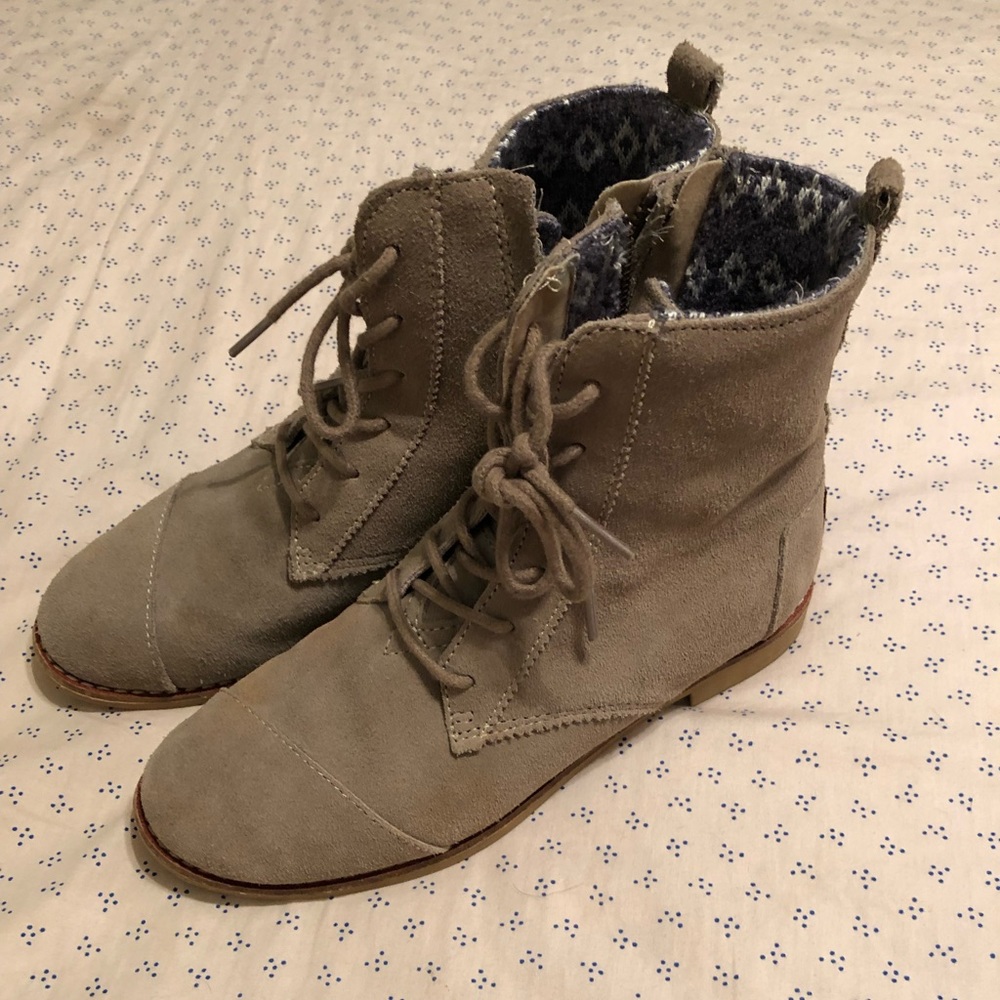 Toms suede boots
